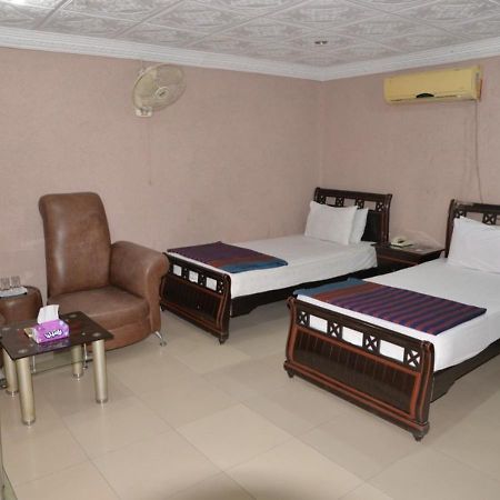 Step Inn Hotel Sukkur Exterior foto