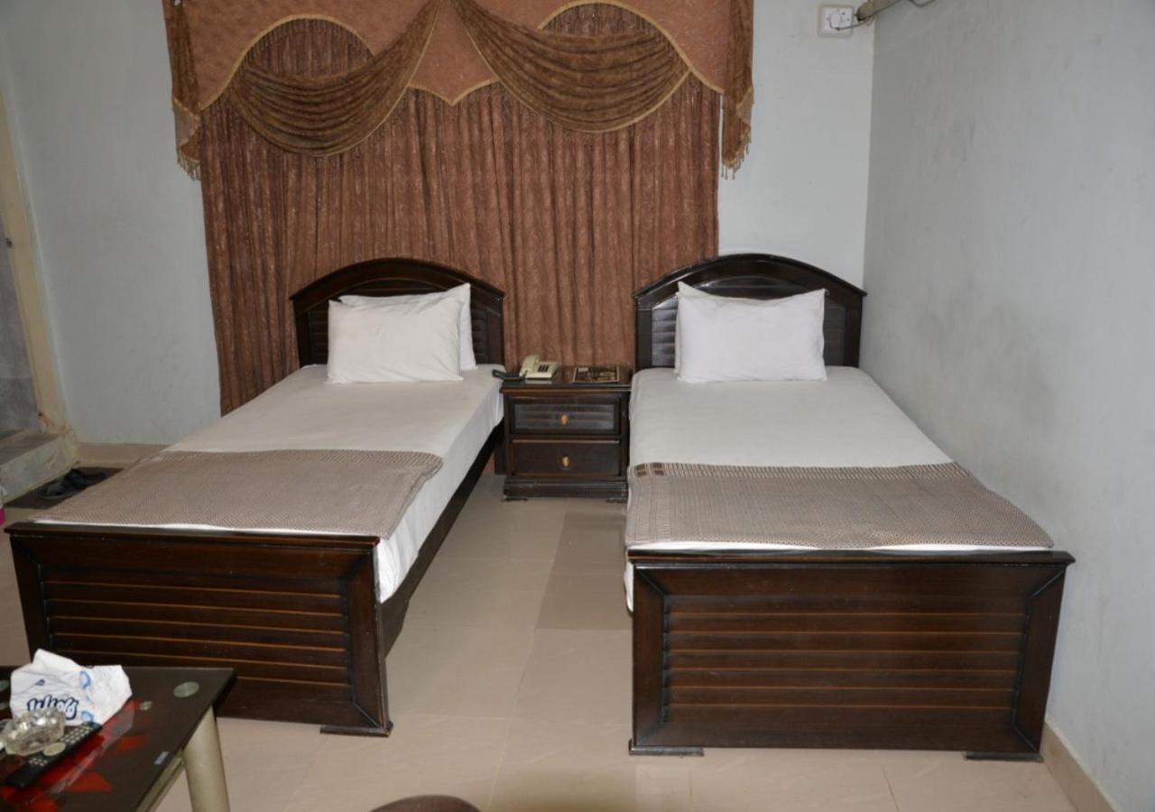 Step Inn Hotel Sukkur Exterior foto