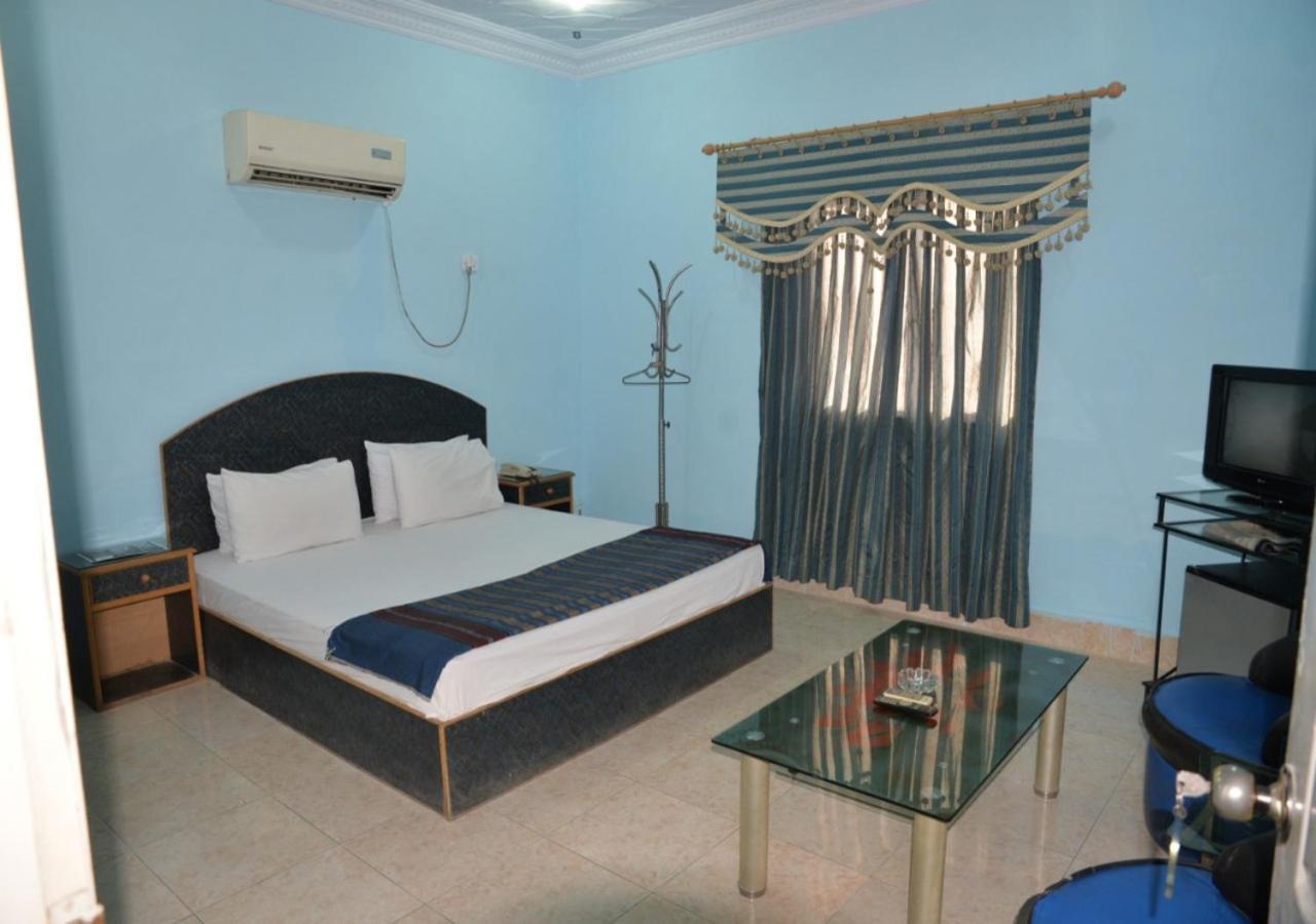 Step Inn Hotel Sukkur Exterior foto
