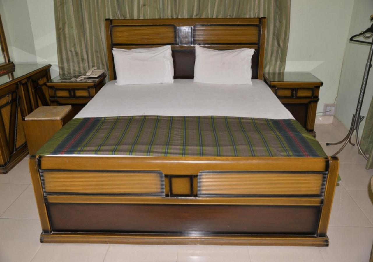 Step Inn Hotel Sukkur Exterior foto