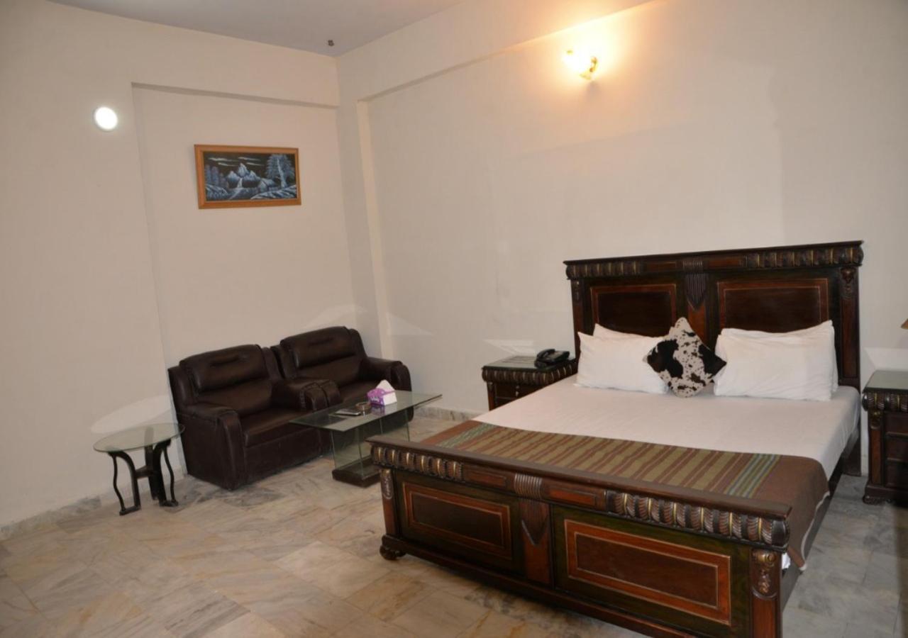 Step Inn Hotel Sukkur Exterior foto